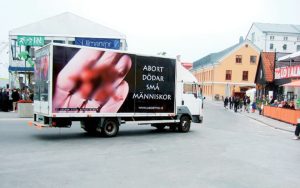 Seglora smedja fördömer kampanj med abortbilder